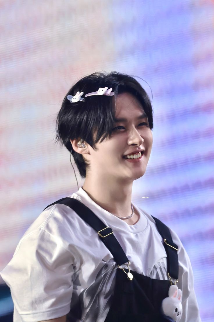 Latest photo of Lee Know (Stray Kids)