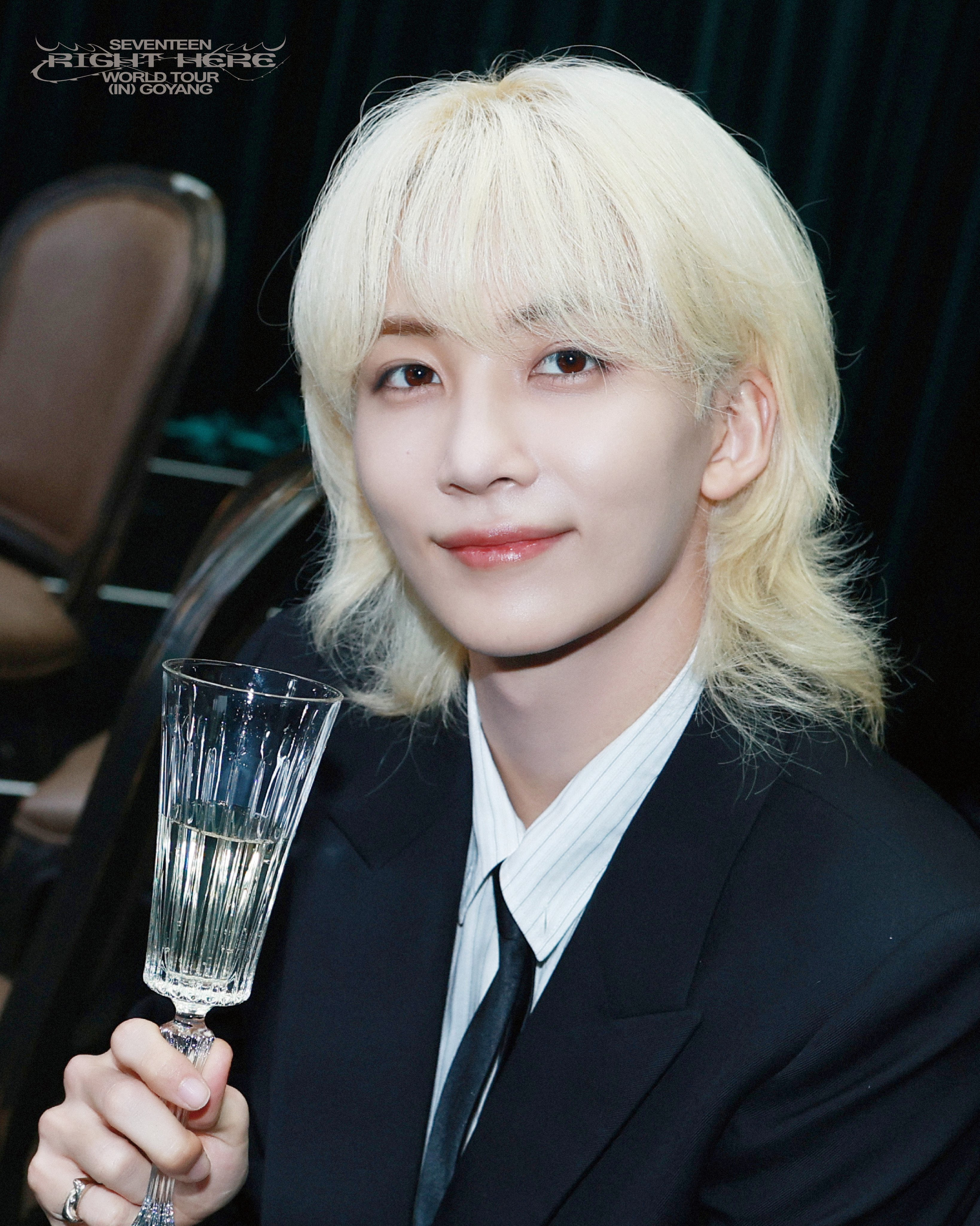 A moment captured by Jeonghan (SEVENTEEN)'s fan