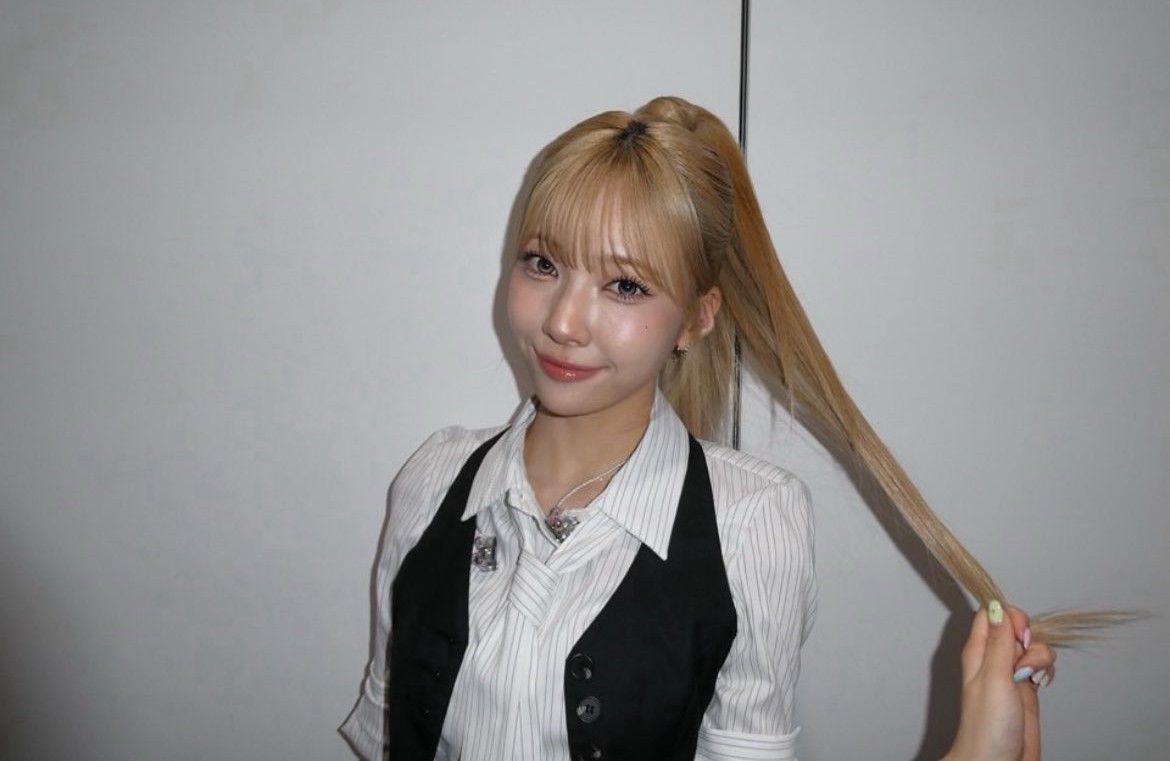 Latest photo of Mayuka (NiziU)