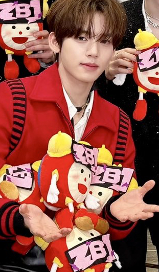 韩维辰 (ZEROBASEONE)的最新活动照片