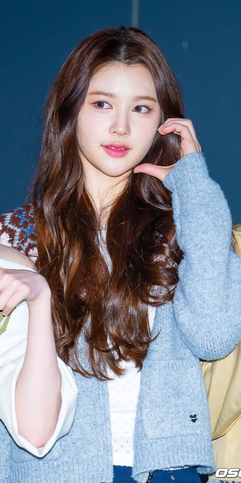 Fandom-recommended wallpaper image of A-na (Hearts2Hearts)