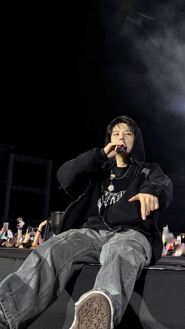 A heartfelt wallpaper shared by Bang Chan (Stray Kids)'s fans