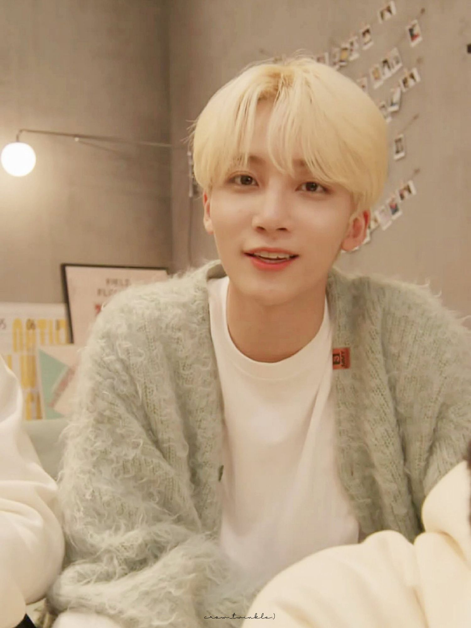 Recent activity shot of Jeonghan (SEVENTEEN)