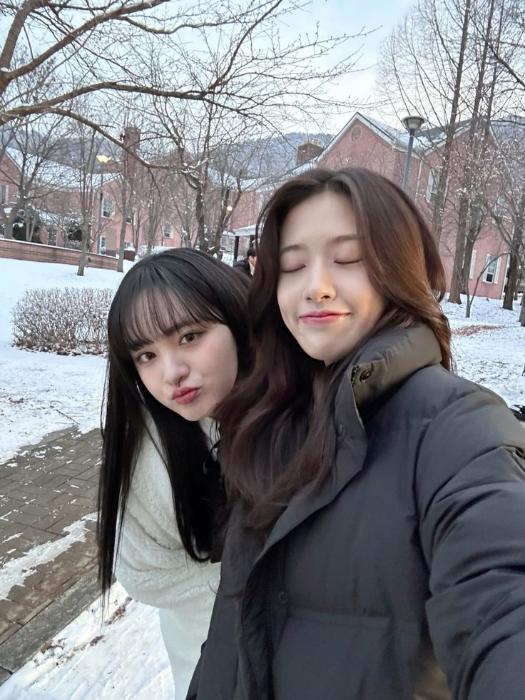 Behind-the-scenes cut of LIZ (IVE)