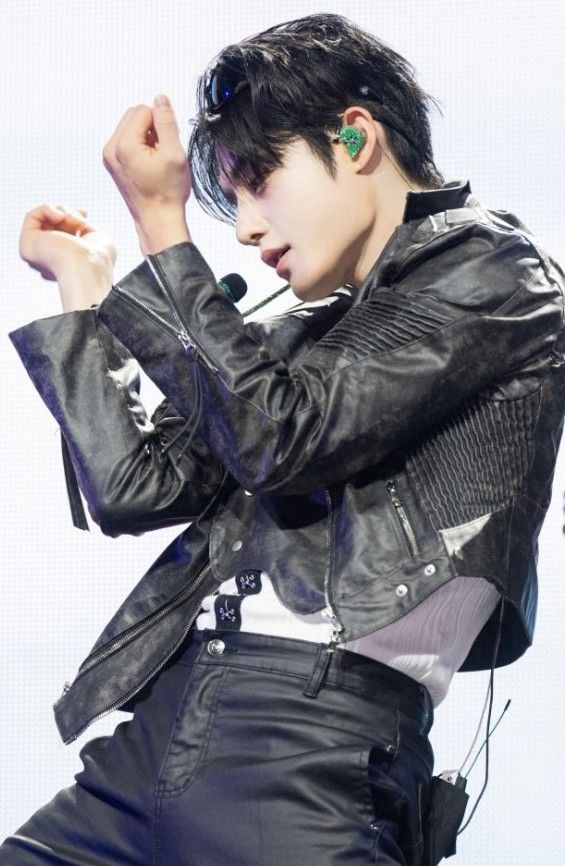 Latest photo of Kim Jiwoong (ZEROBASEONE)