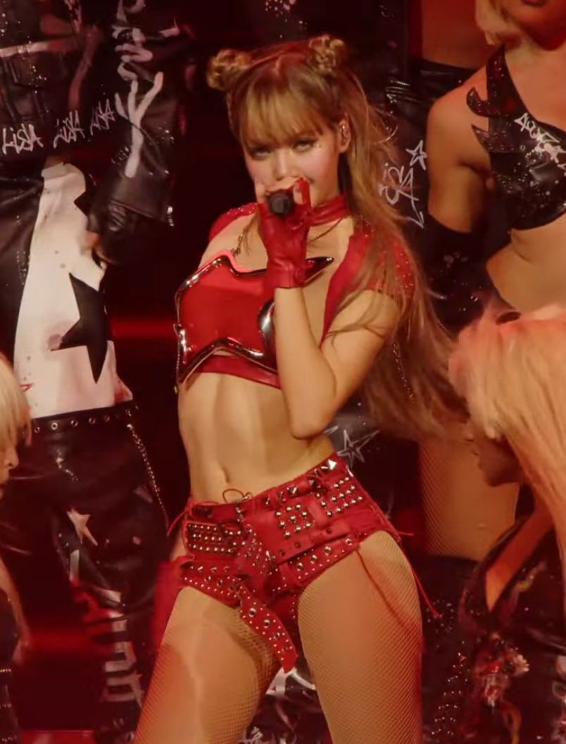 A moment captured by Lisa (BLACKPINK)'s fan