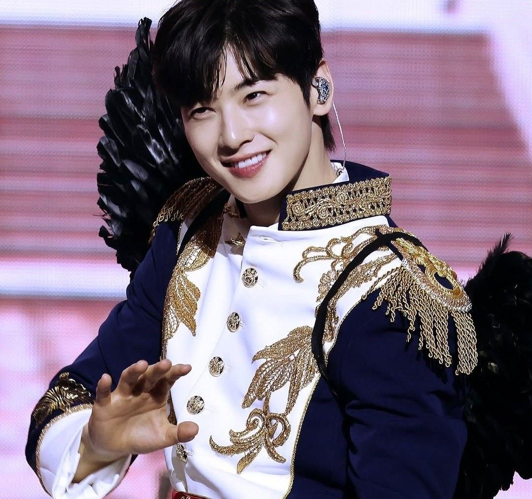 A moment captured by Eunwoo (ASTRO)'s fan