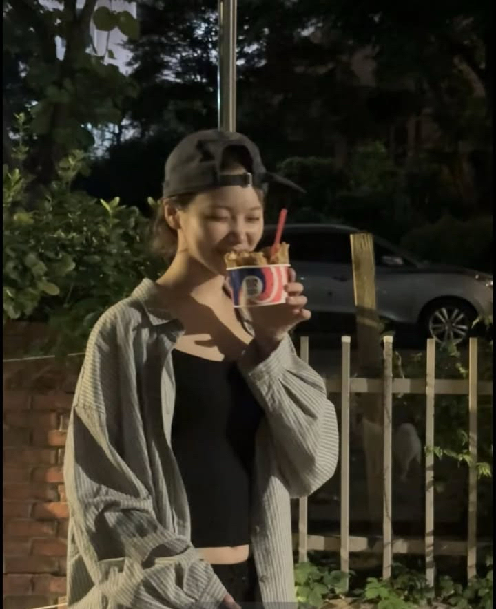 Recent activity shot of Kim Chaewon (LE SSERAFIM)