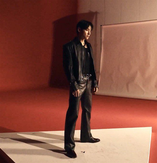 뷔 (방탄소년단)의 최신 사진