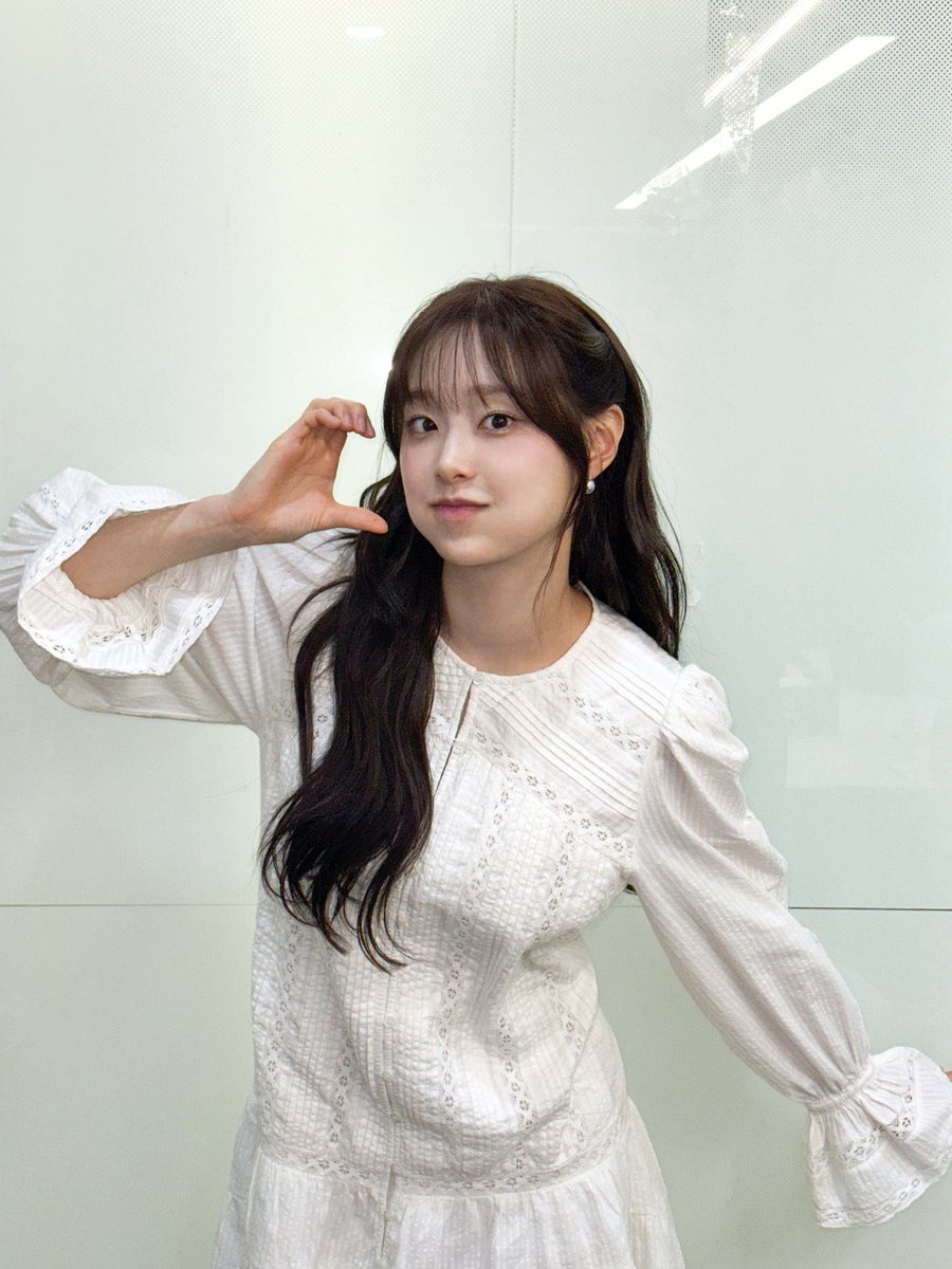 Behind-the-scenes cut of Chuu