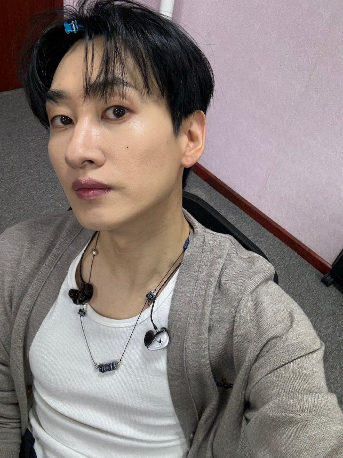 Latest photo of Eunhyuk (Super Junior)