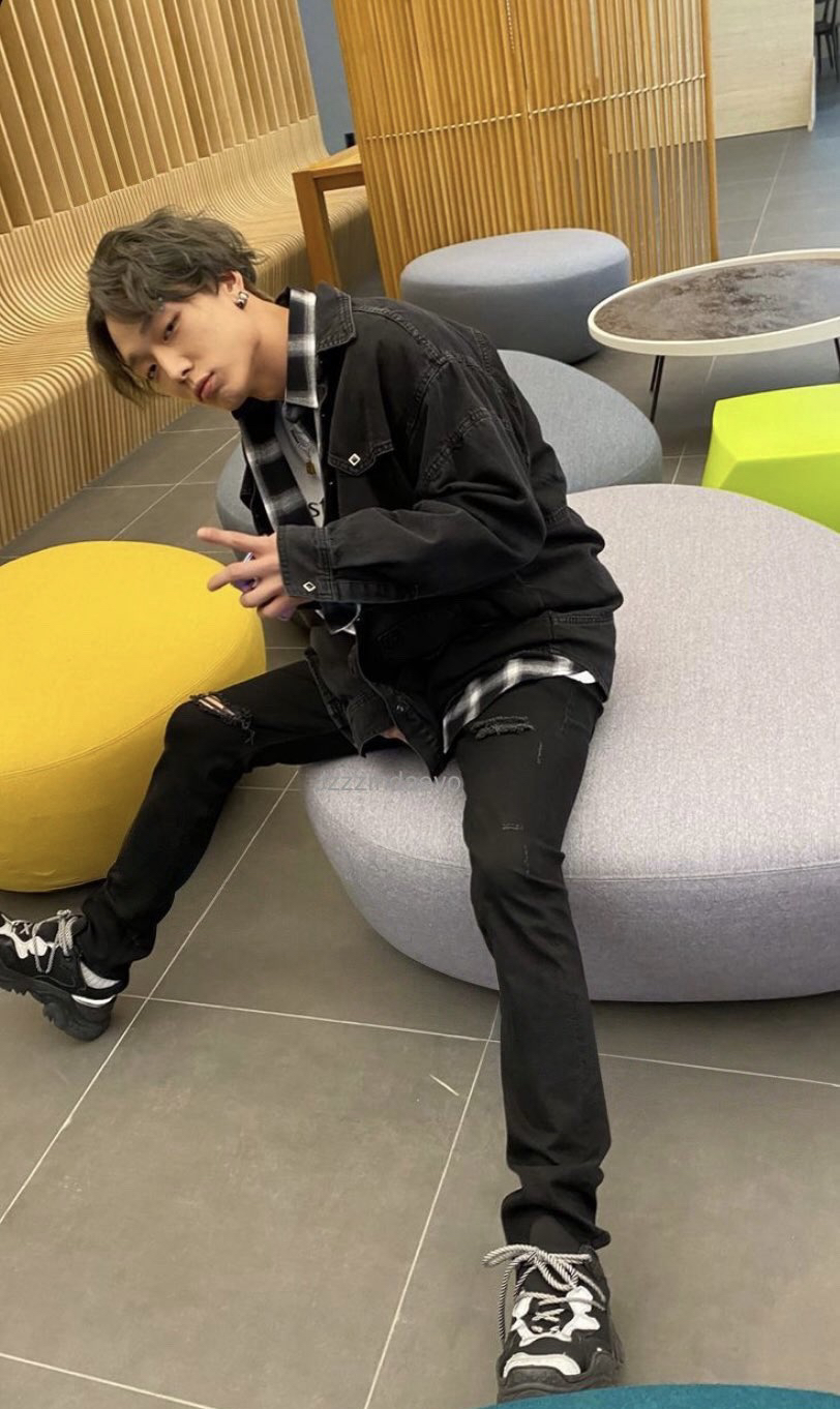 Recent activity shot of BOBBY (iKON)