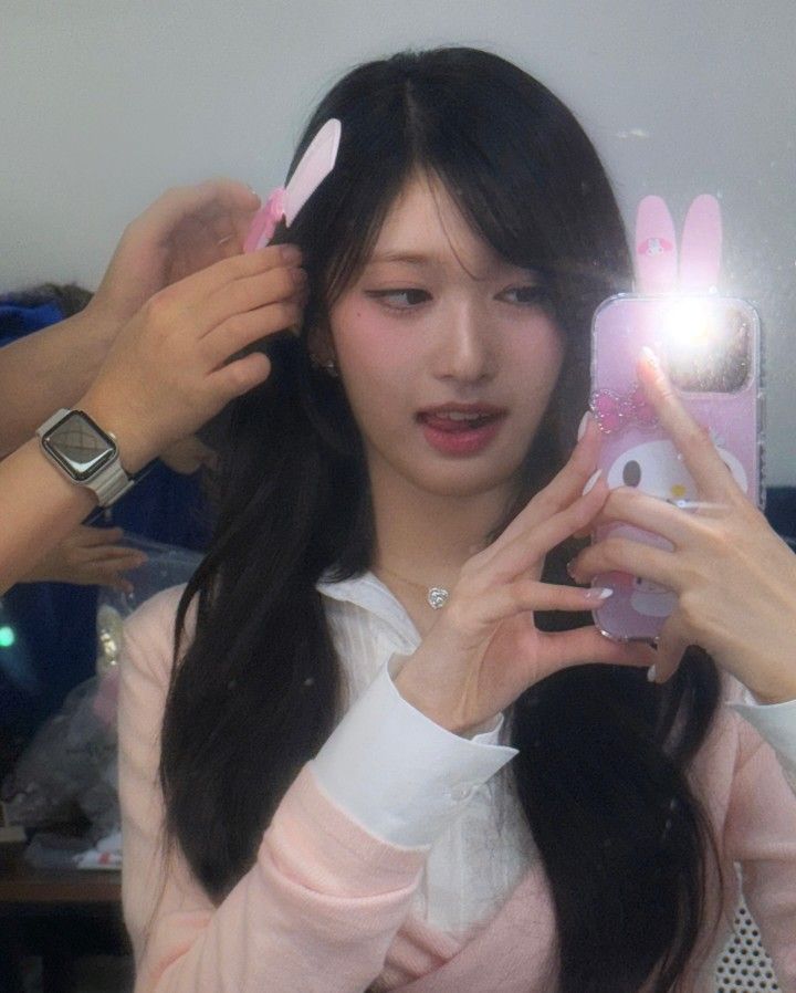 Behind-the-scenes cut of Leeseo (IVE)