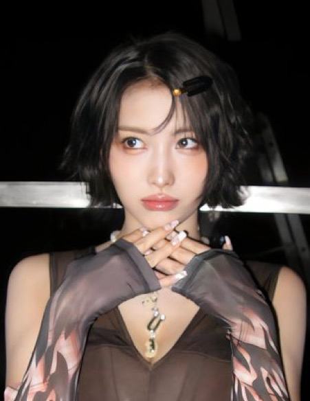 Foto aktivitas terbaru Momo (TWICE)