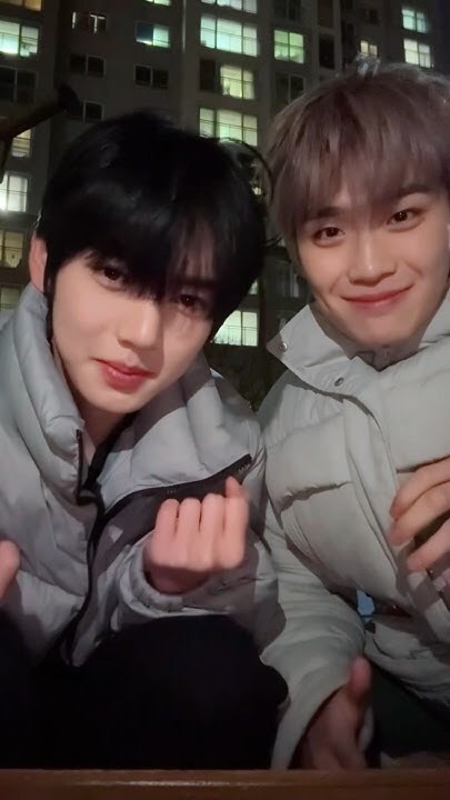 A moment captured by Han Yujin (ZEROBASEONE)'s fan