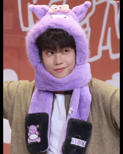 Latest photo of Jinjin (ASTRO)