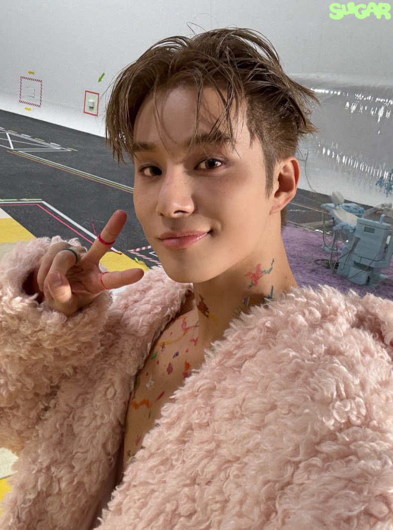 Behind-the-scenes cut of Jungwoo (NCT 127)