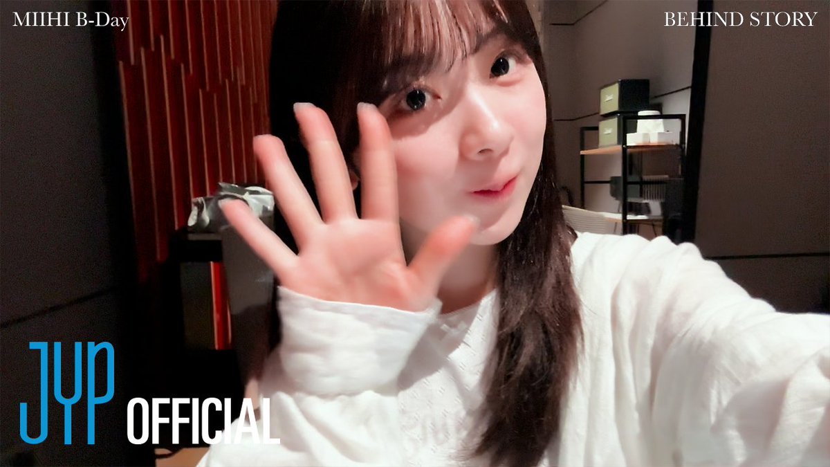 Behind-the-scenes cut of NiziU