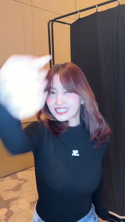 A heartfelt wallpaper shared by Momo (TWICE)'s fans