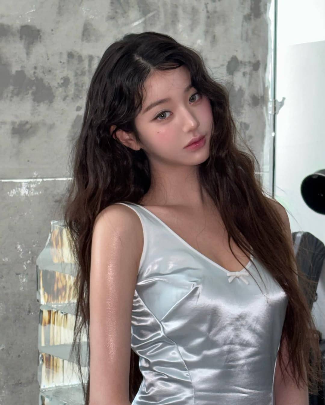 Behind-the-scenes cut of Jang Wonyoung (IVE)