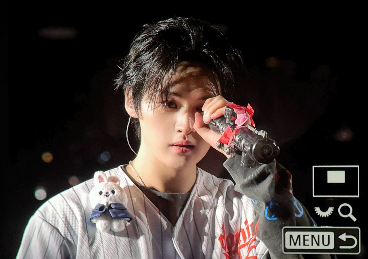 A moment captured by Lee Know (Stray Kids)'s fan