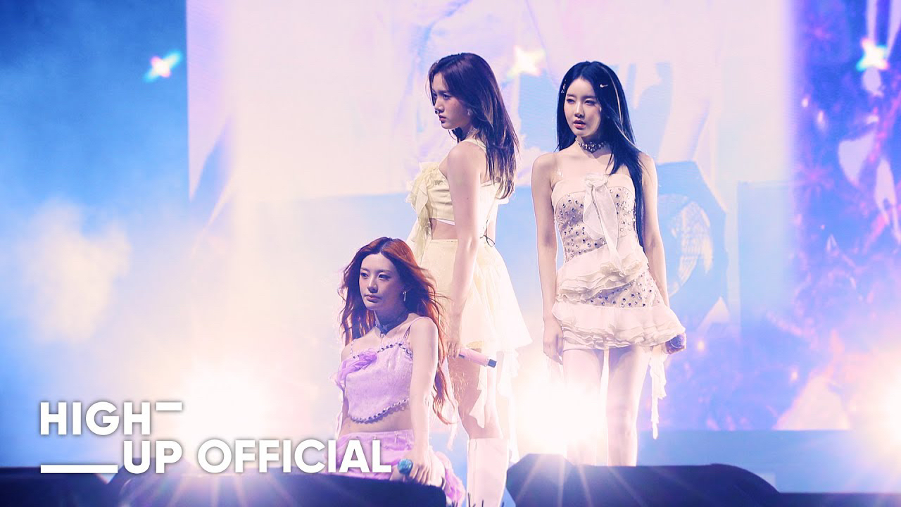 Behind-the-scenes cut of STAYC