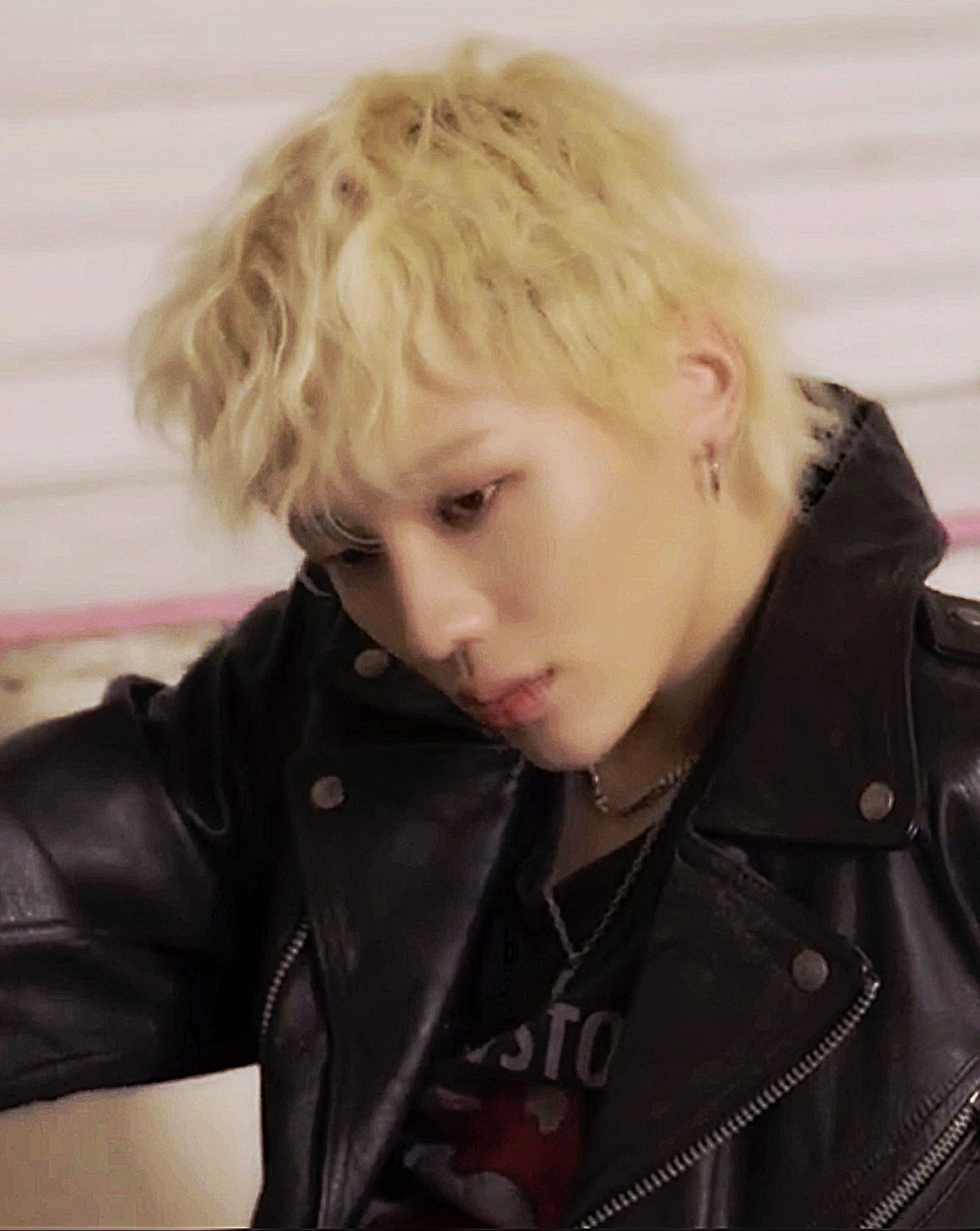 Behind-the-scenes cut of Junhyeok (TNX)