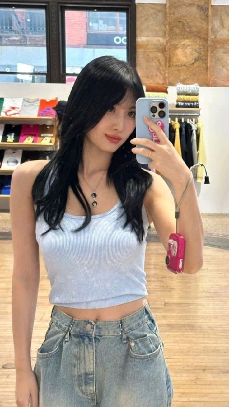 モモ (TWICE)の最新写真