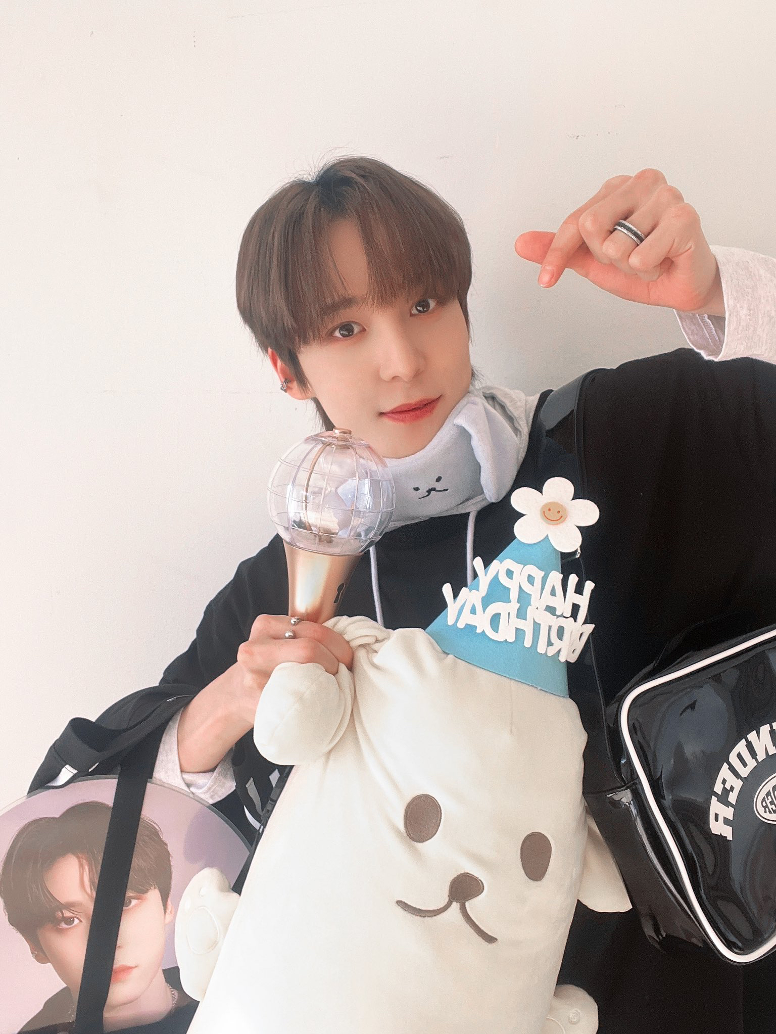 Behind-the-scenes cut of Yunho (ATEEZ)