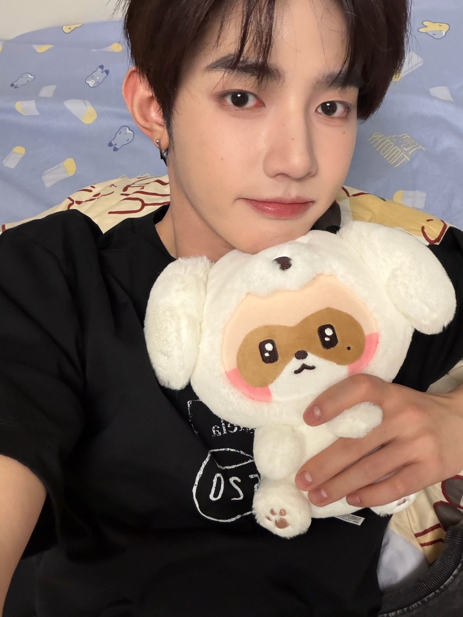 Behind-the-scenes cut of Zhang Hao (ZEROBASEONE)