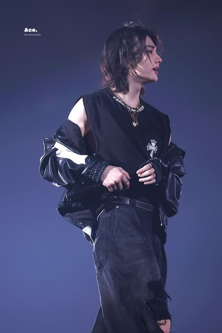 Latest photo of Hyunjin (Stray Kids)