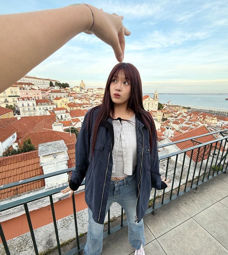 Behind-the-scenes cut of IVE