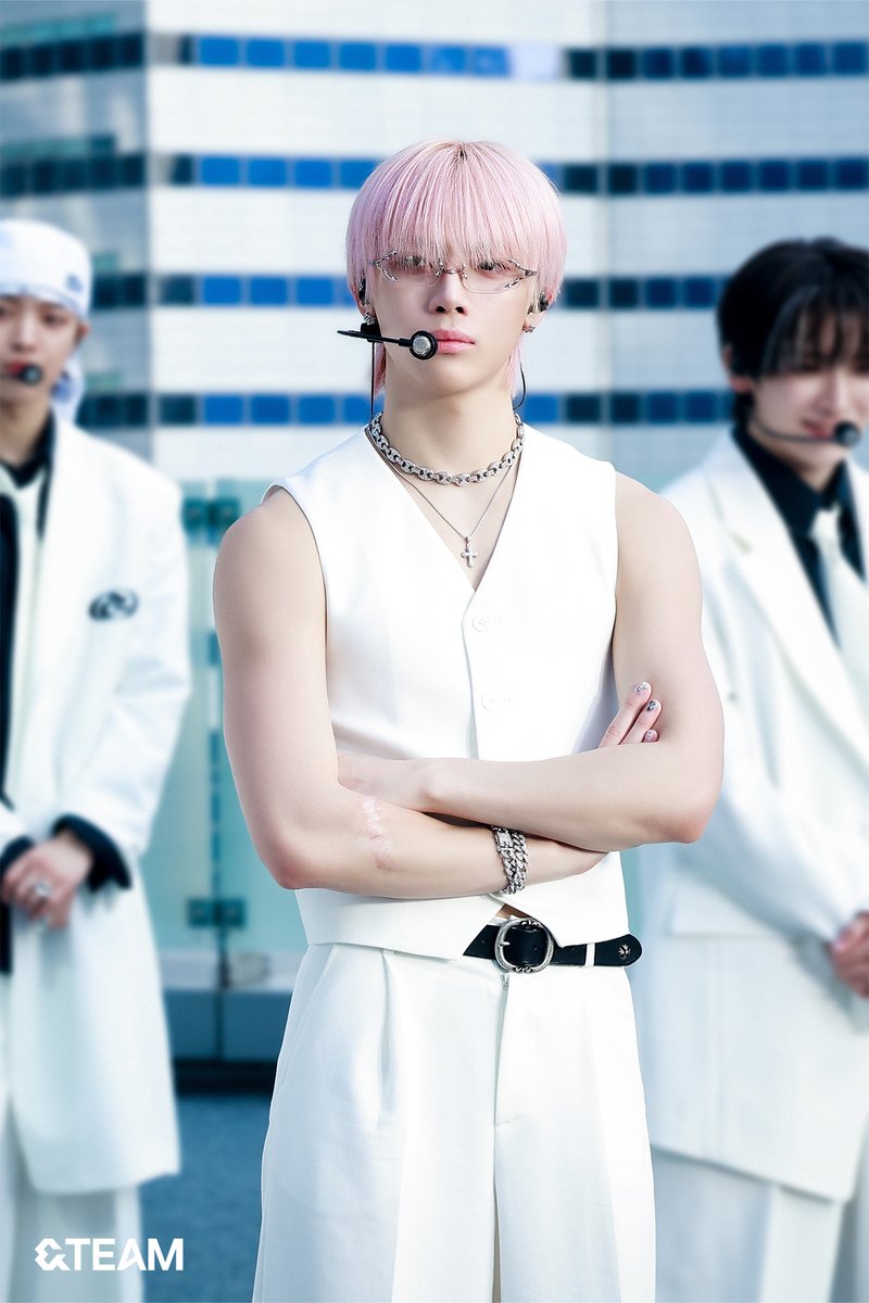 Behind-the-scenes cut of &TEAM