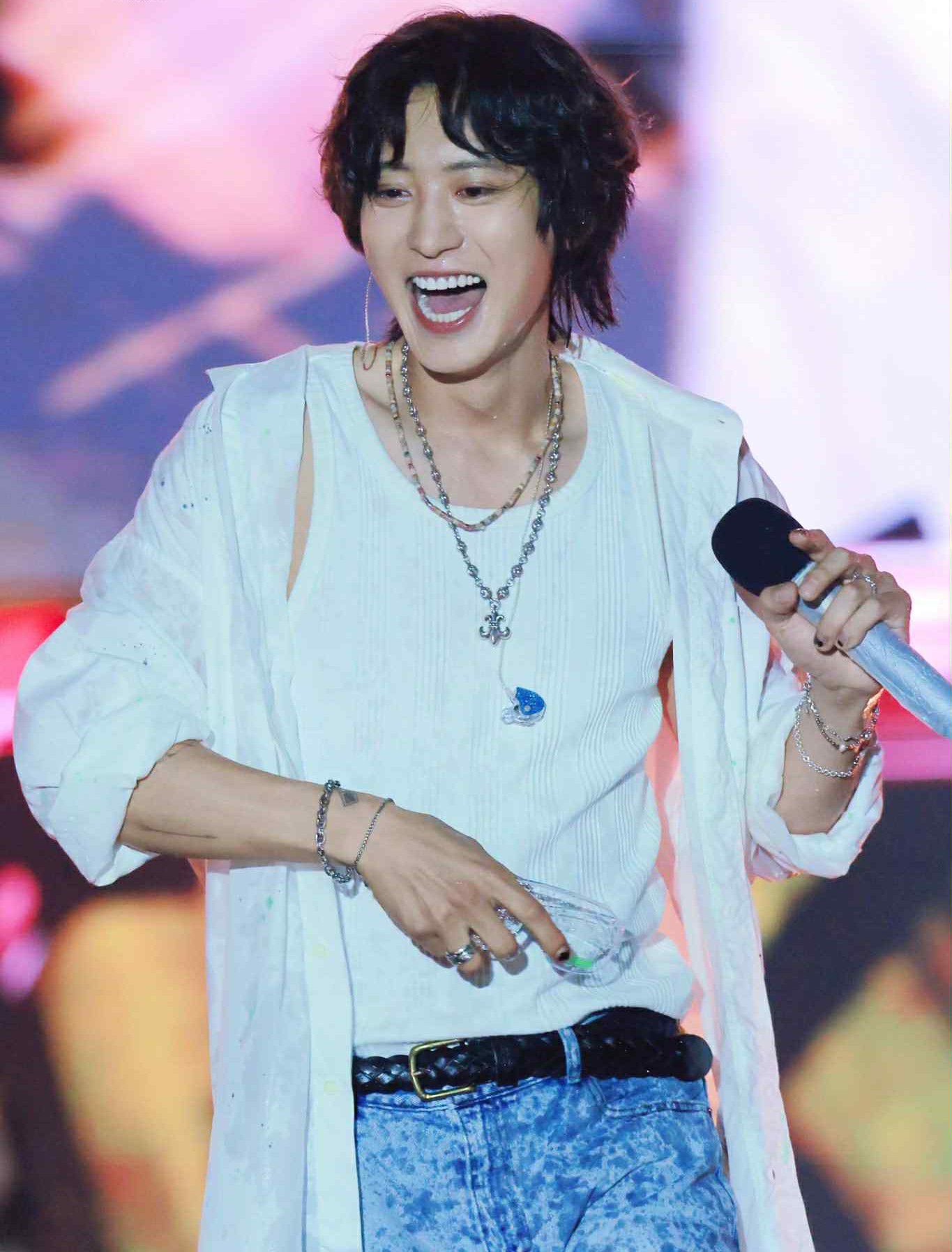 Recent activity shot of Chanyeol (EXO)