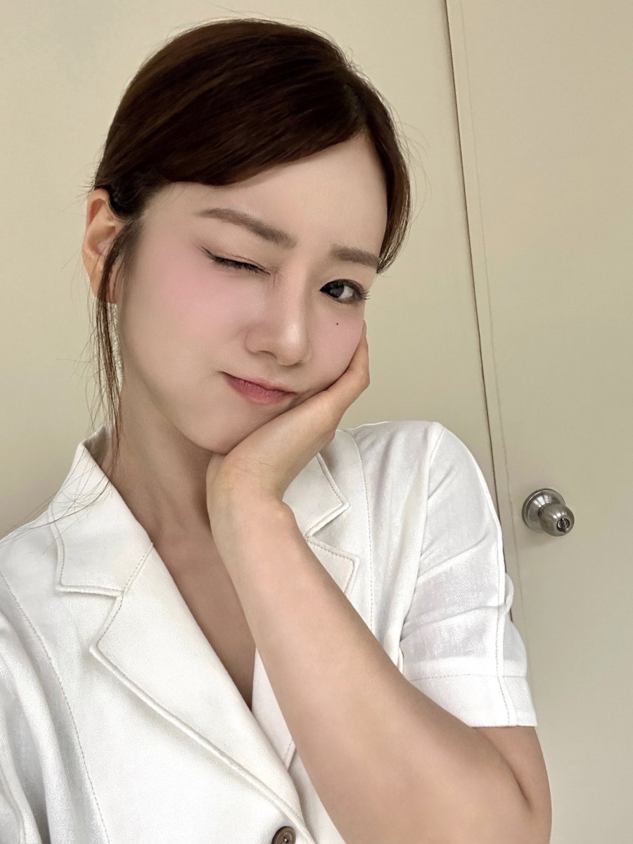 Behind-the-scenes cut of Apink