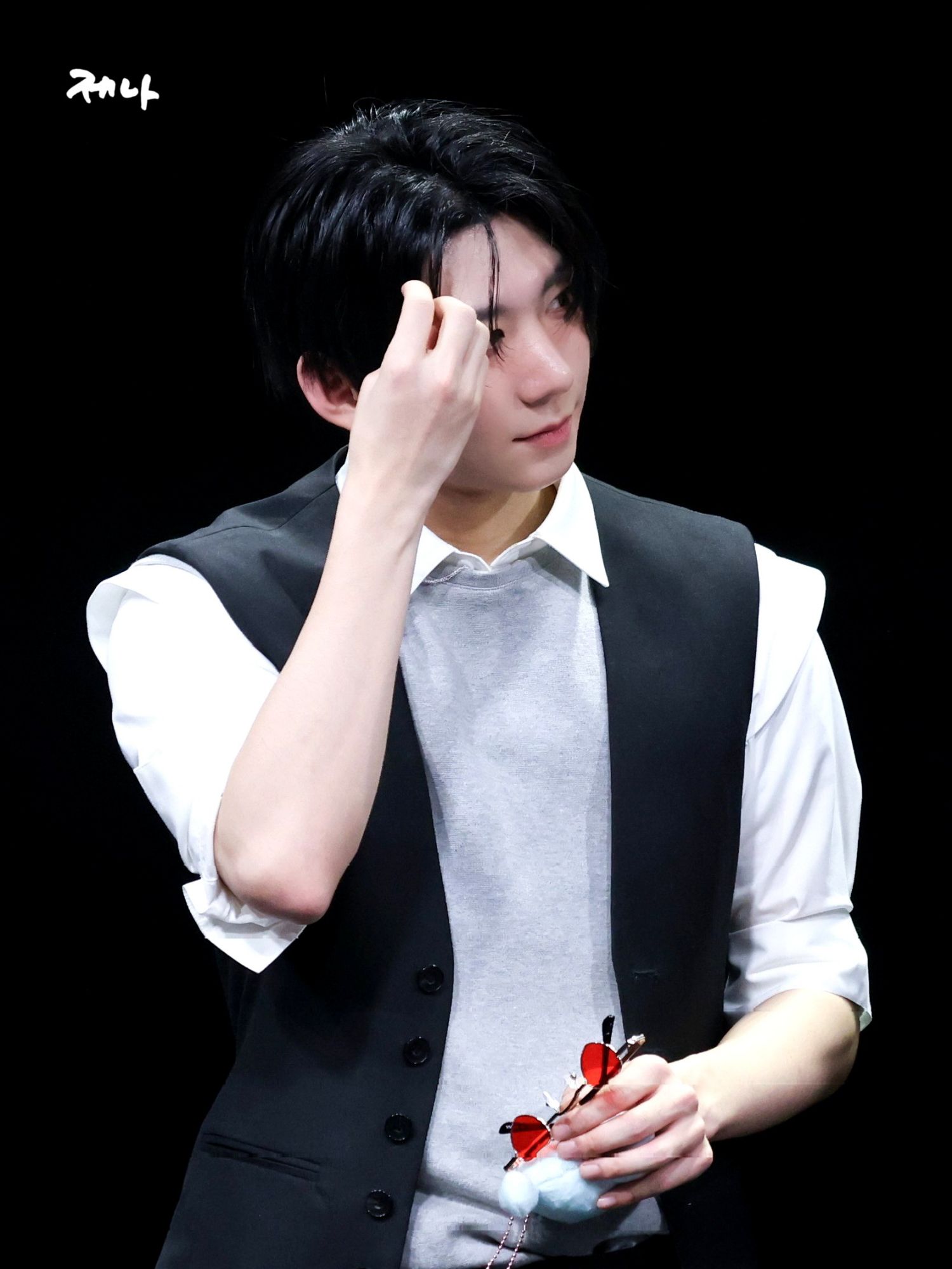 Behind-the-scenes cut of Park Han (AHOF)