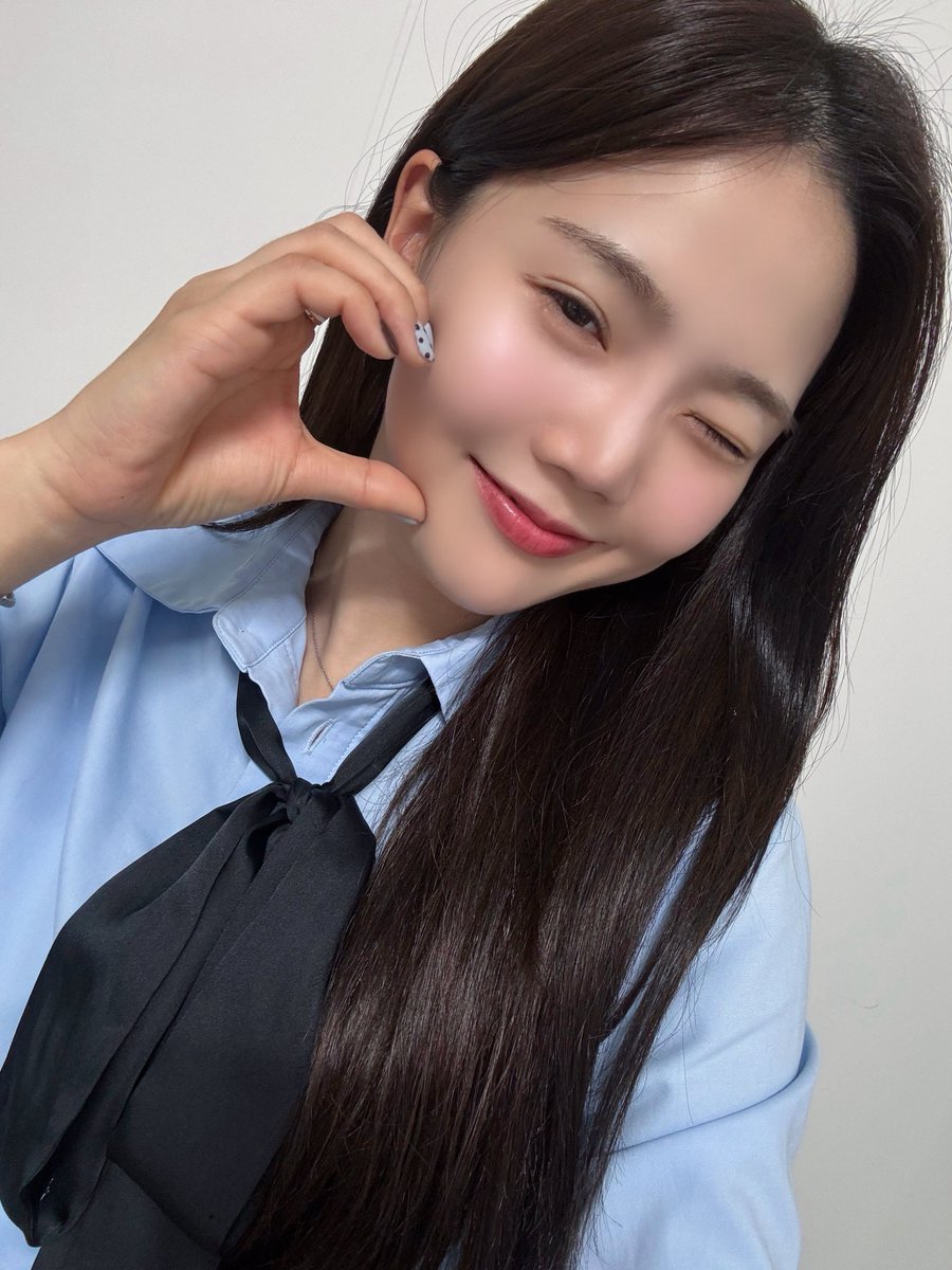 Recent activity shot of OH MY GIRL