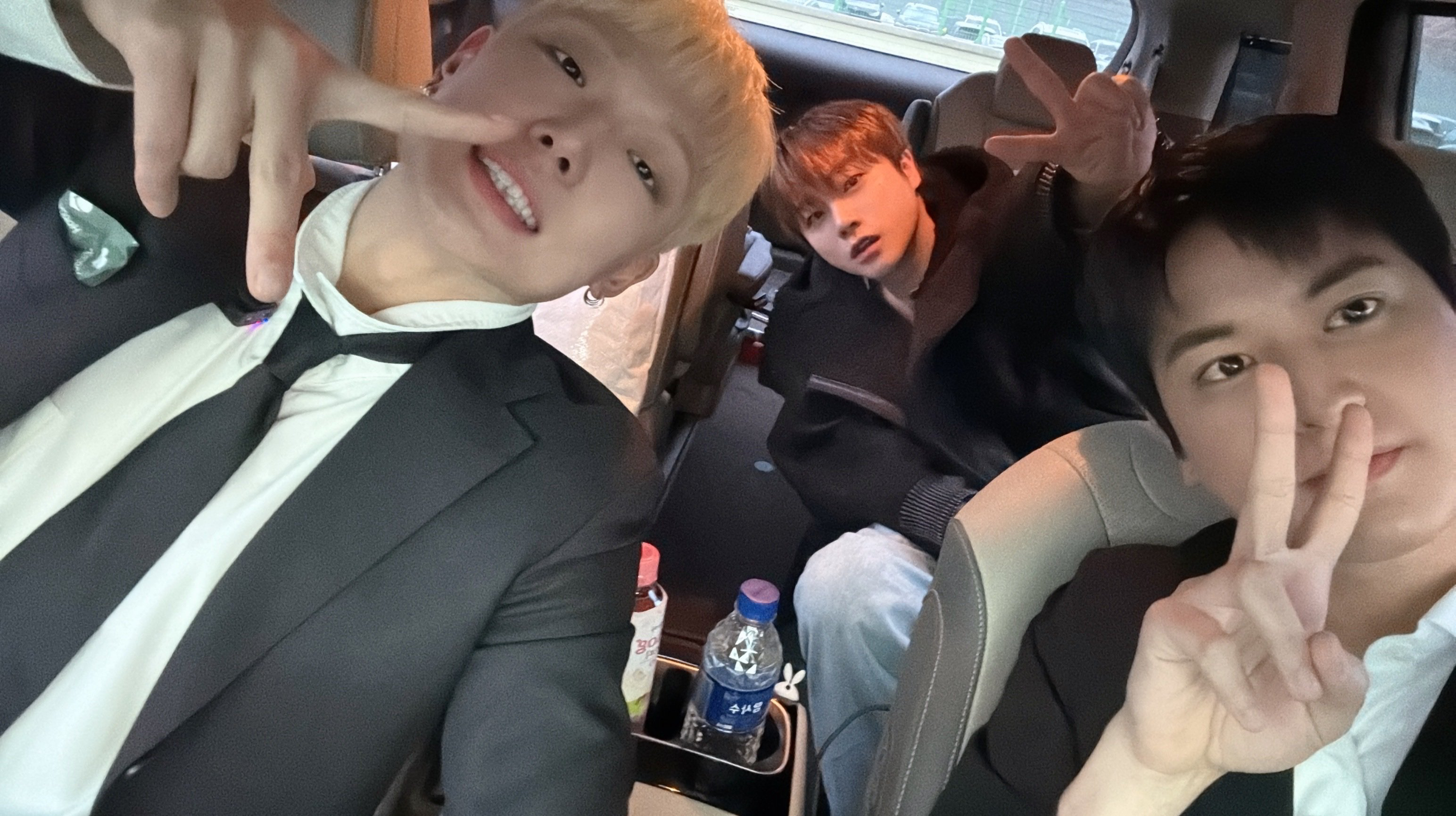 Behind-the-scenes cut of iKON