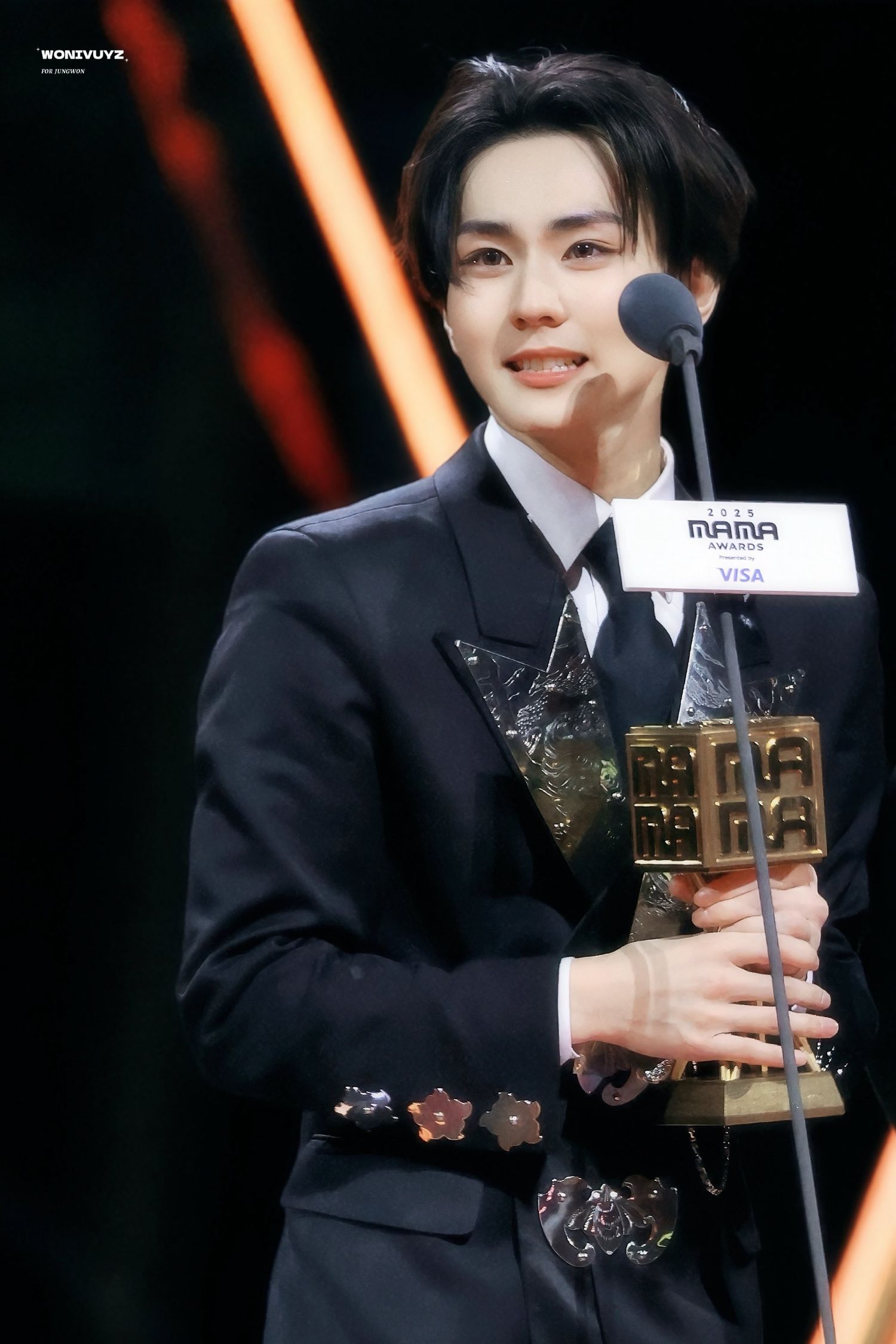 A moment captured by Jungwon (ENHYPEN)'s fan