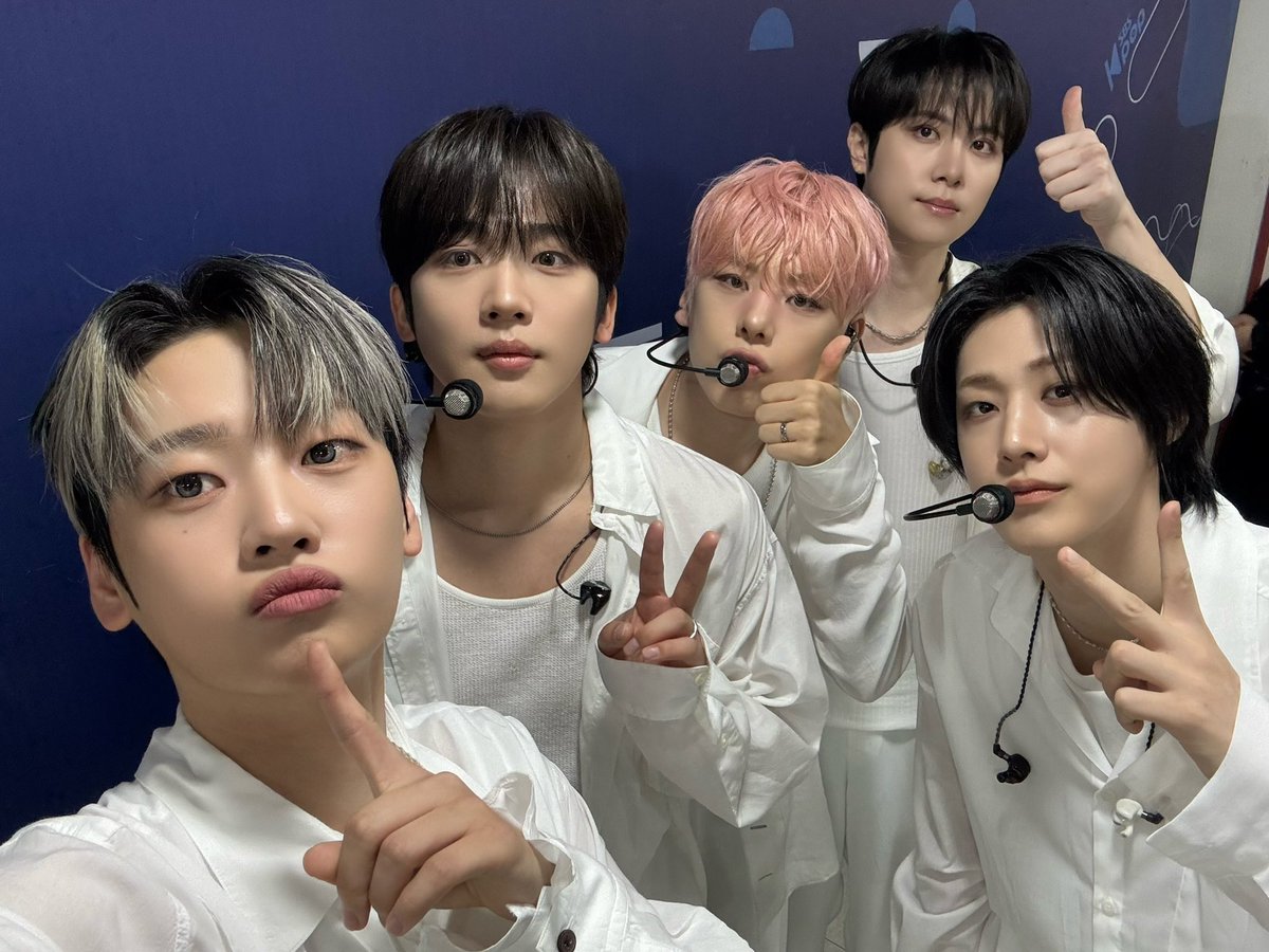 Momen yang diabadikan oleh penggemar WEi