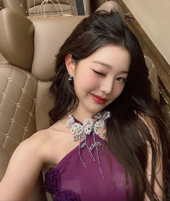 Latest photo of Jang Wonyoung (IVE)