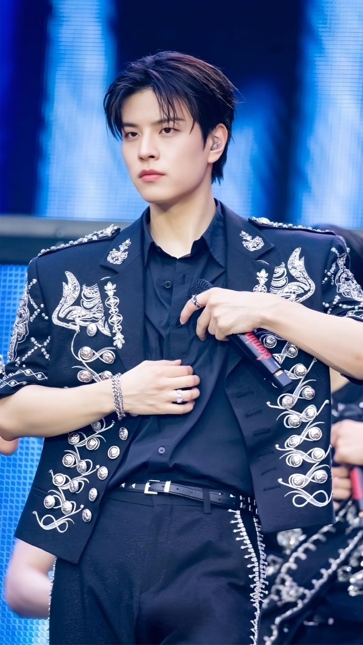 Today's most popular wallpaper in the Seungmin (Stray Kids) community