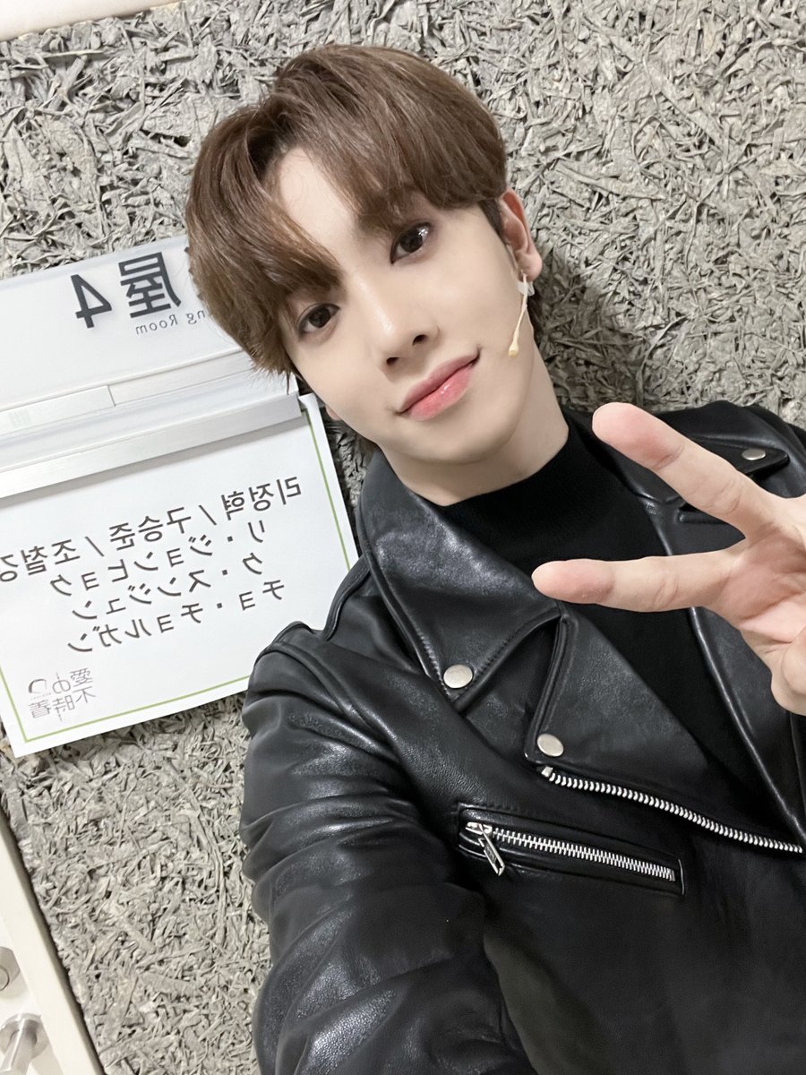 Behind-the-scenes cut of n.SSign