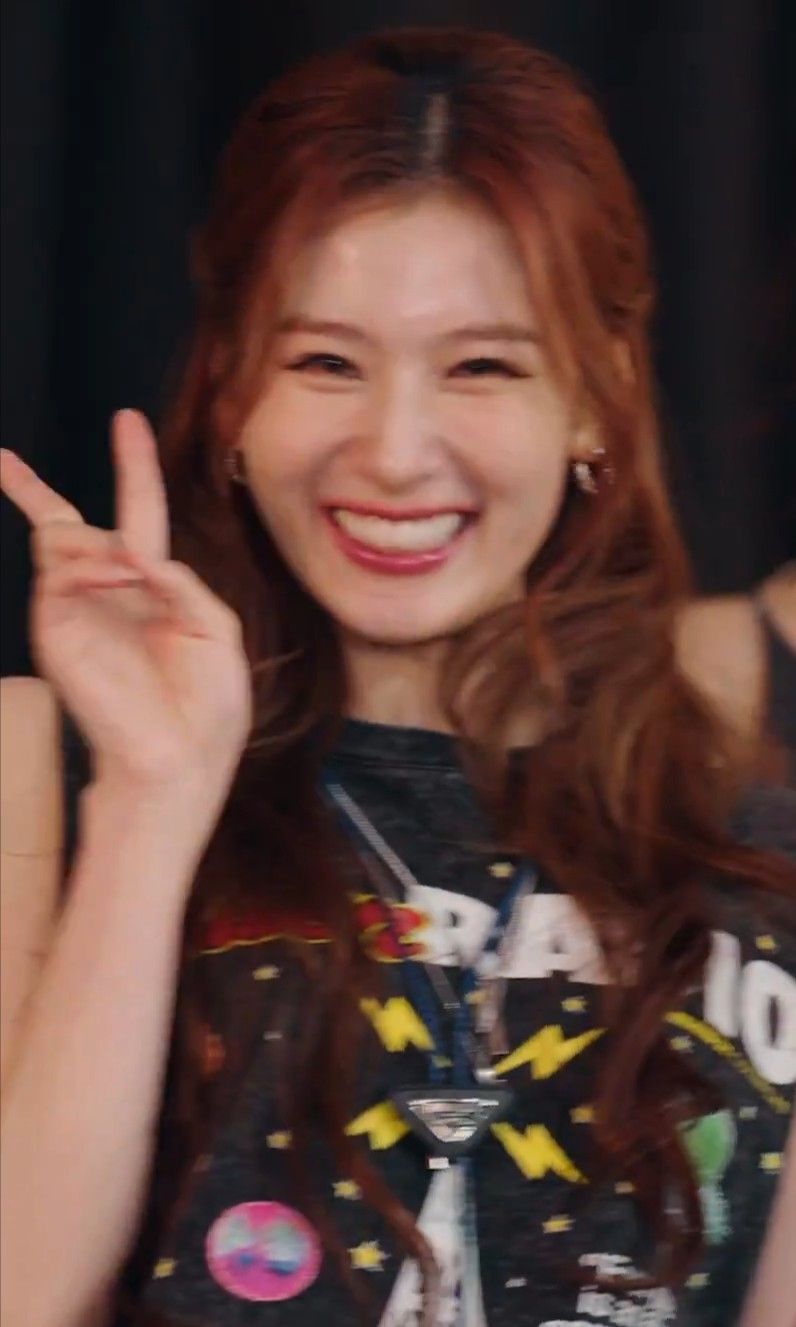 Fan-made special wallpaper for Sana (TWICE)