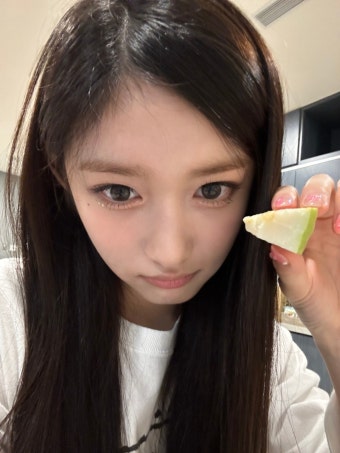 イソ (IVE)の最近の活動写真