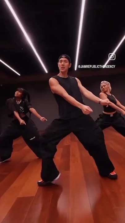 Behind-the-scenes cut of Shownu (MONSTA X)