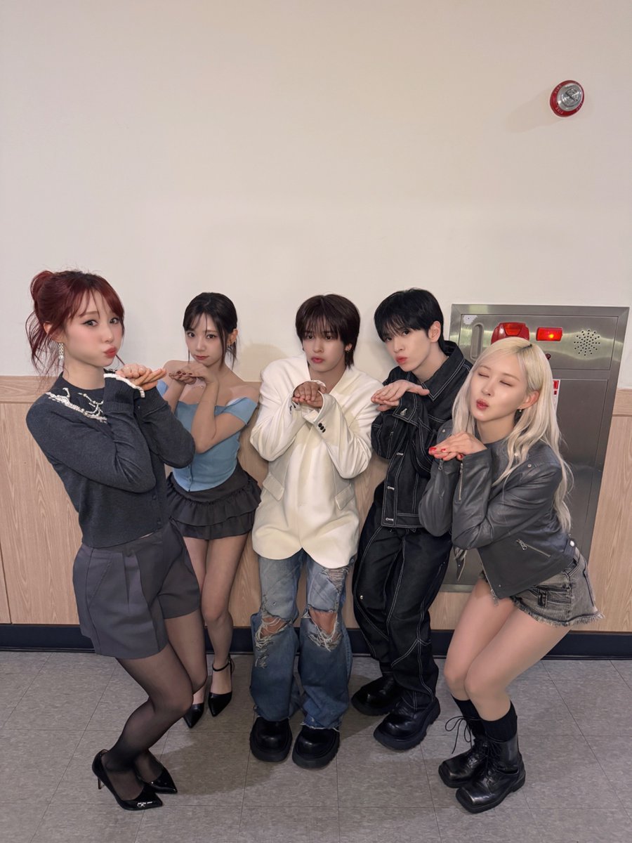 Behind-the-scenes cut of WJSN