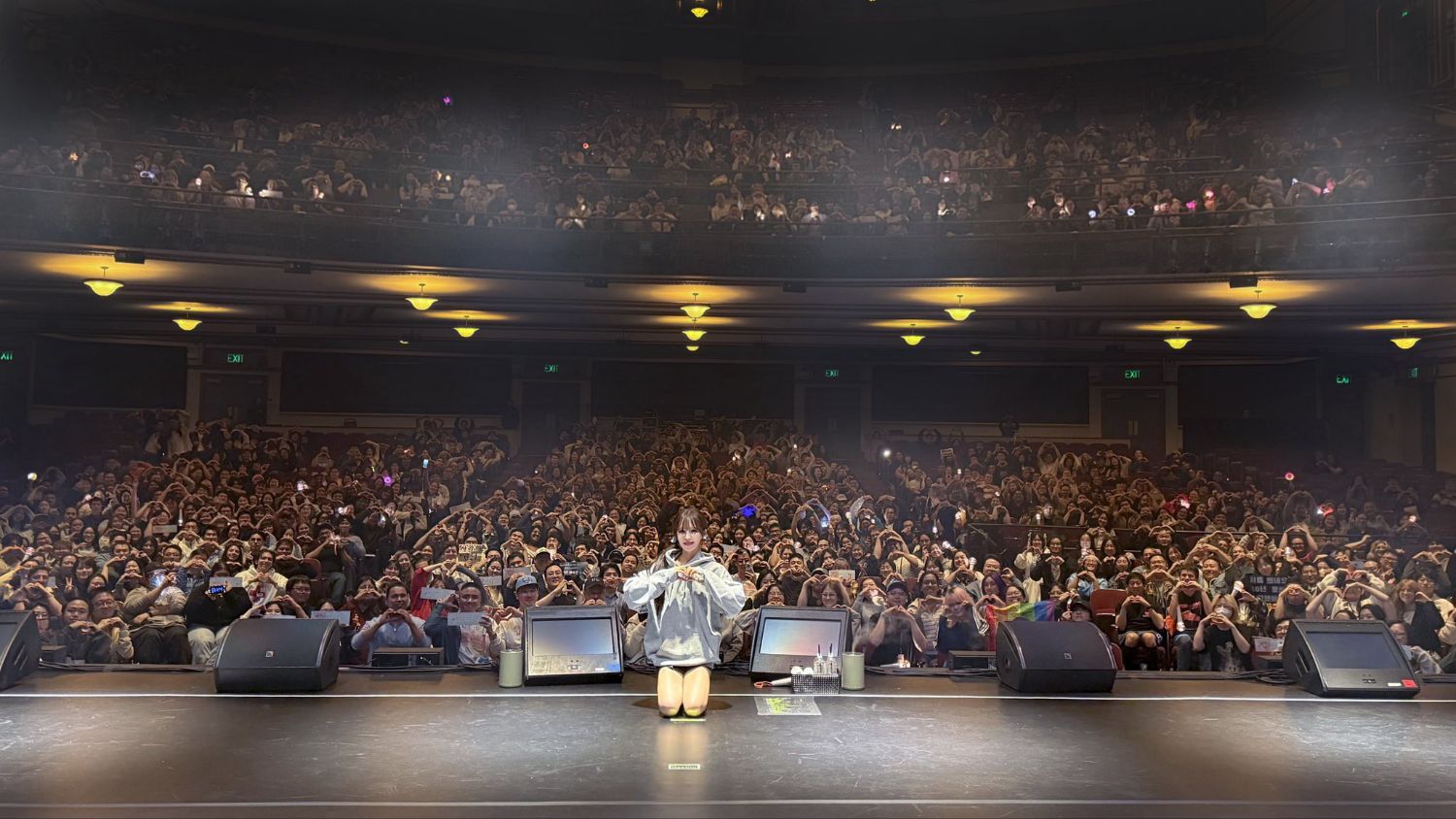 Behind-the-scenes cut of Wendy (Red Velvet)