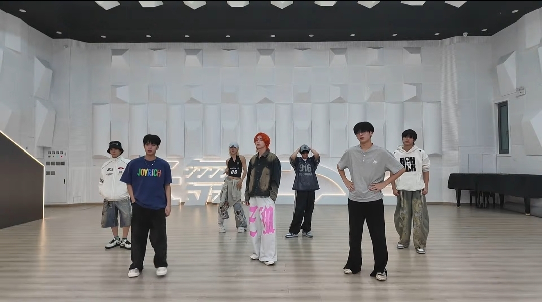 Behind-the-scenes cut of NexT1DE