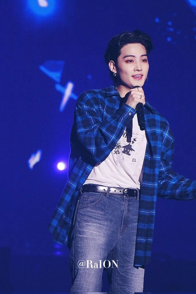 A moment captured by JAY B (GOT7)'s fan